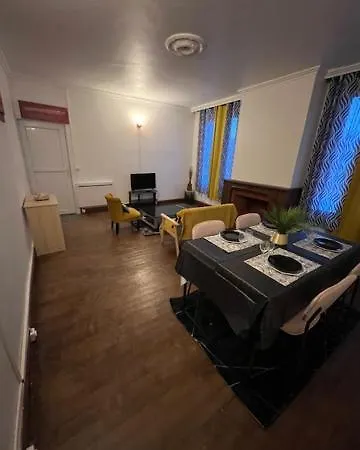 Privee Dans Maison De *